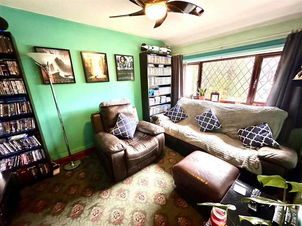 SITTING ROOM