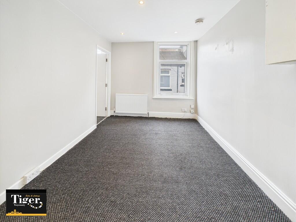 CAM02176G0-PR0656...