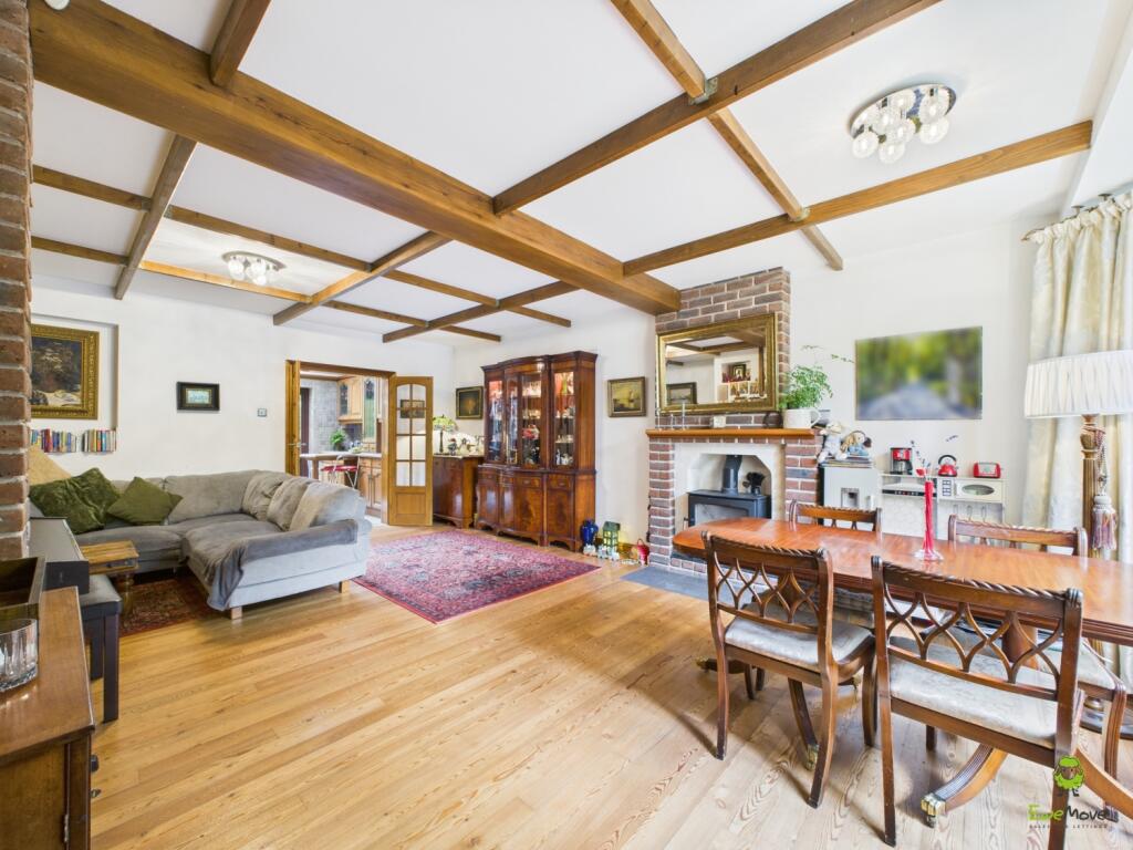 CAM03779G0-PR0310-STILL022