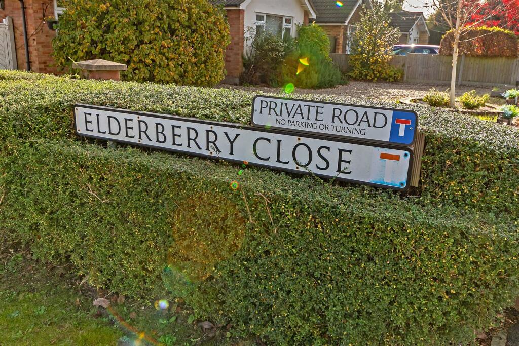 3ElderberryClose-11.jpg