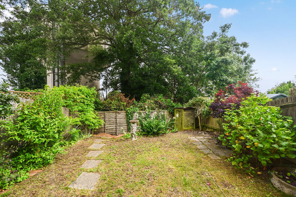 6 HILLCREST - TN3...