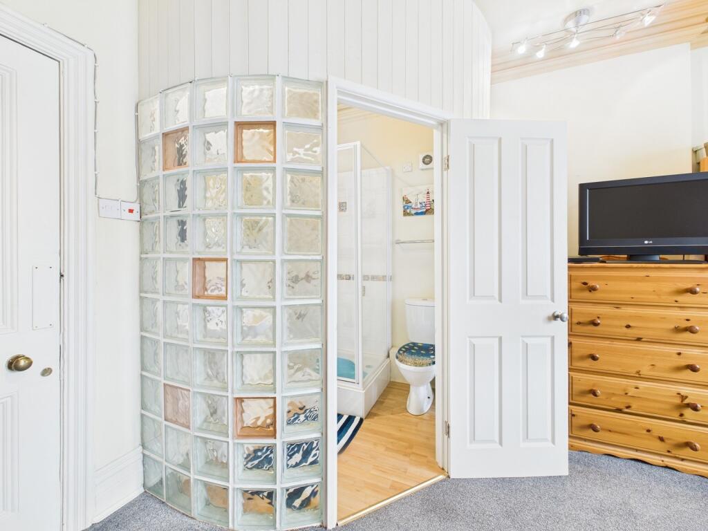 En Suite to Bedroom 2