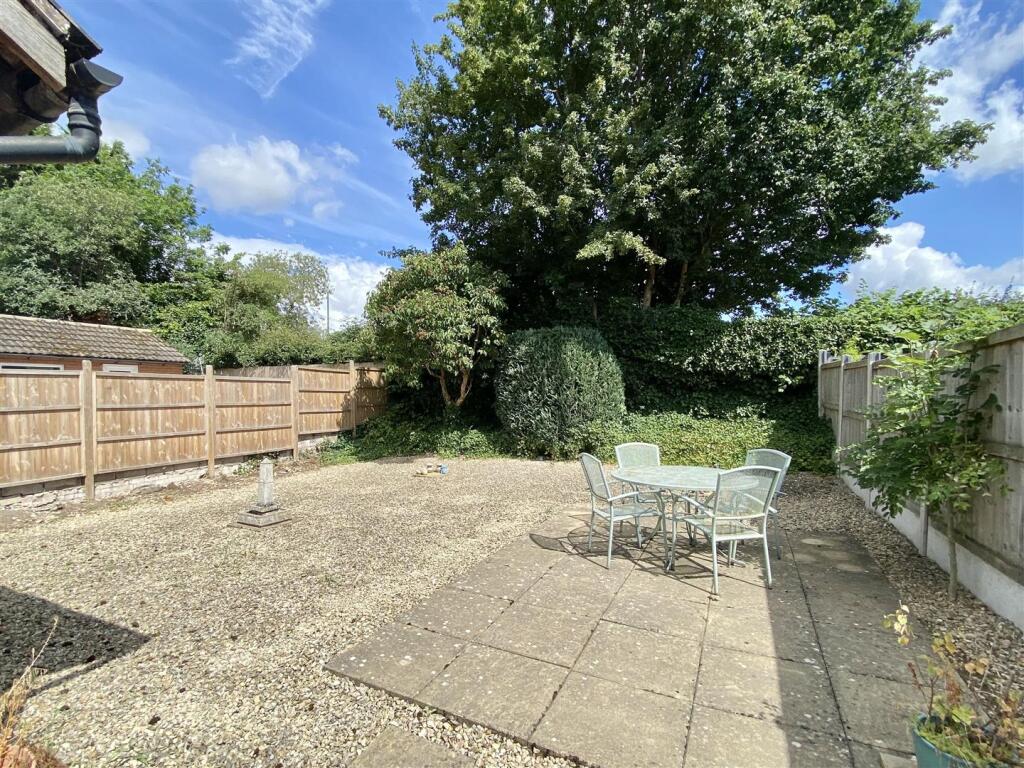 6 Thorns Grove-1.jpg