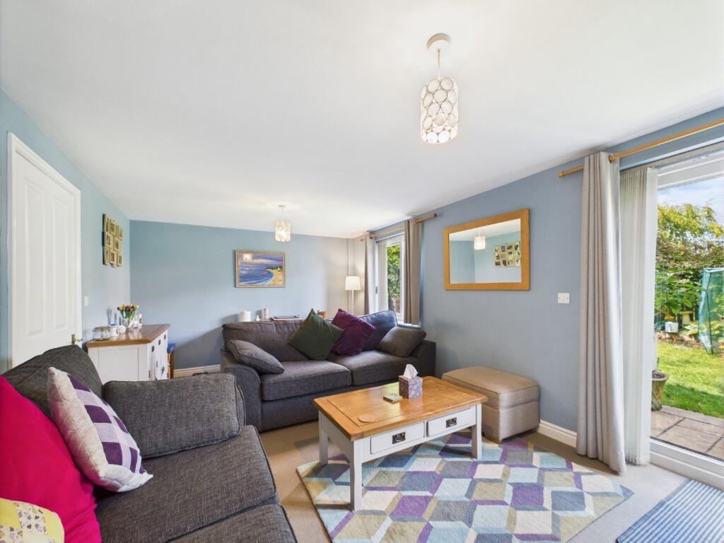 Lounge/Dining Area
