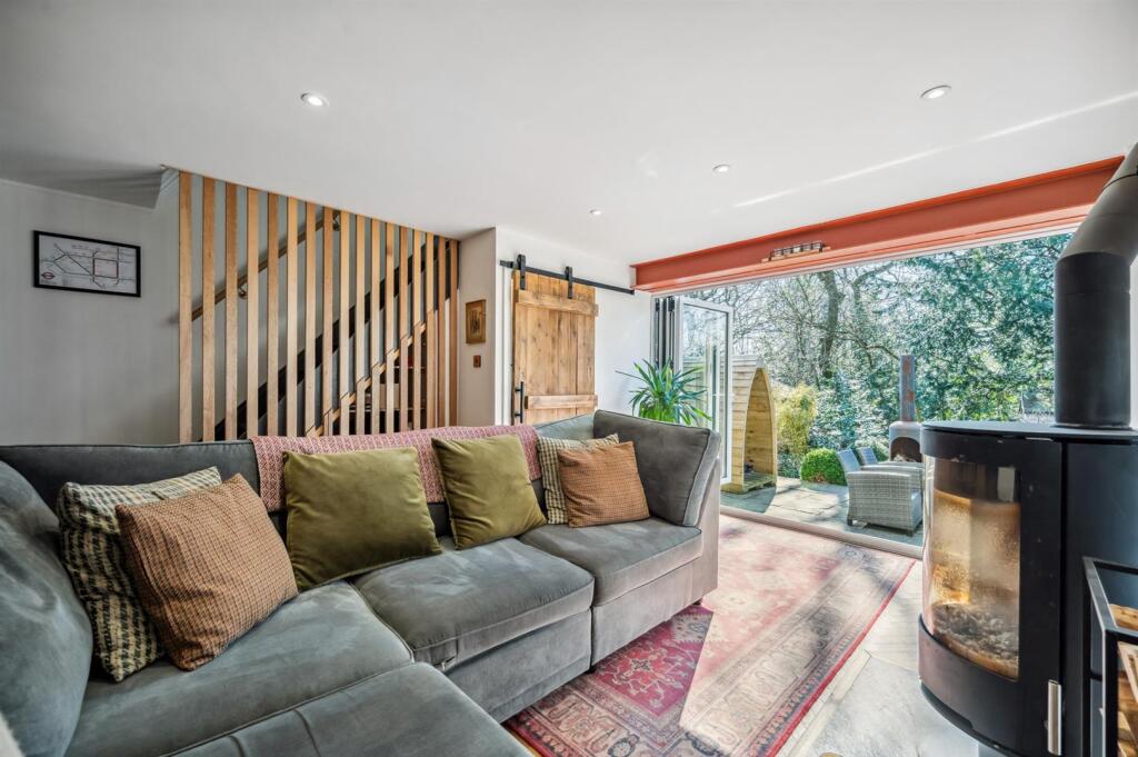 Living Room towards garden.jpg