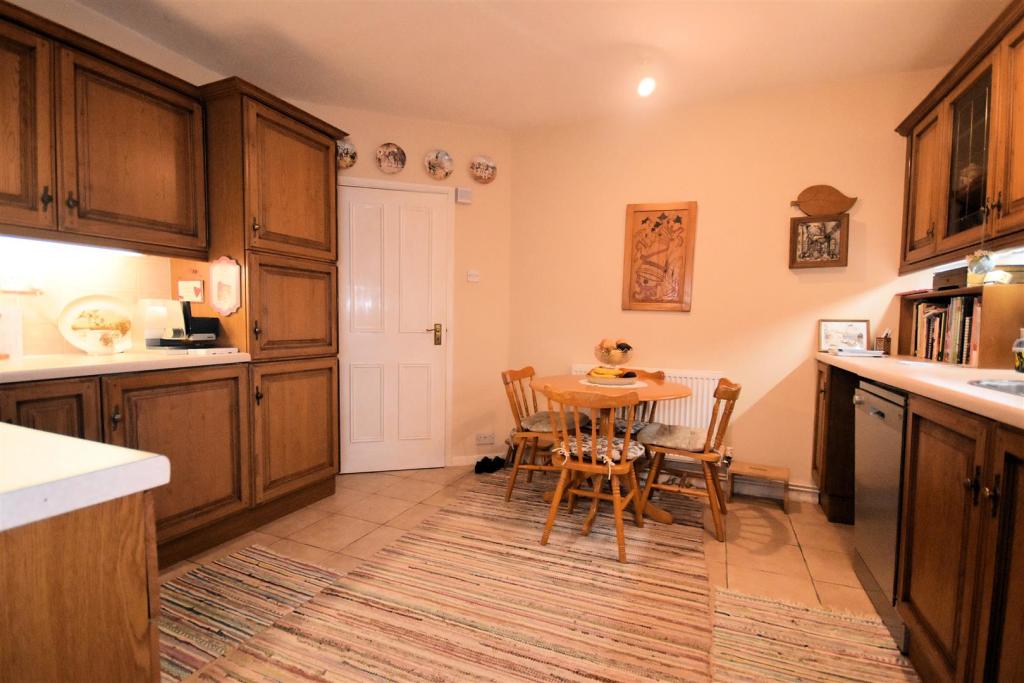 kitchen. .jpg