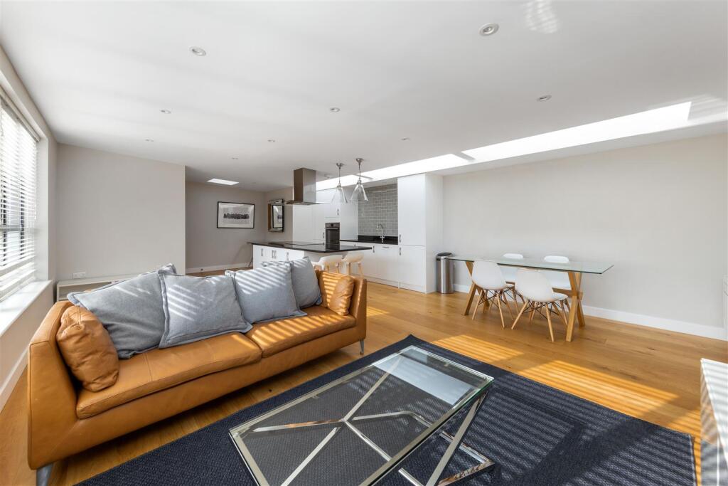 Flat 2, 278 High Street GU1 3JL-11.jpg