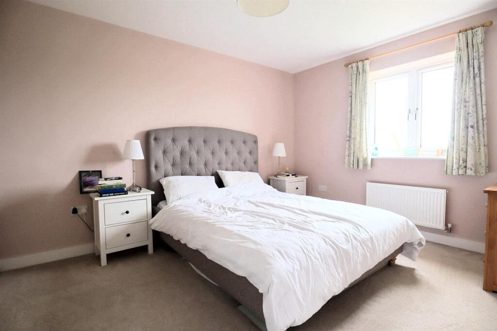 Bedroom 1.jpg