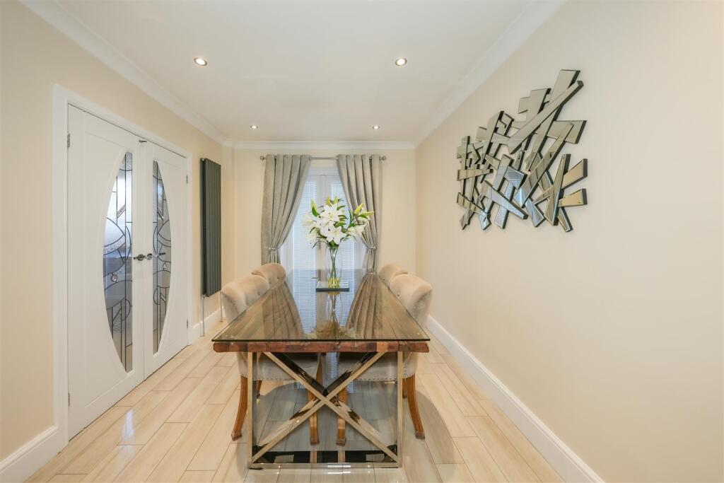 LIVING ROOM/ DINING ROOM