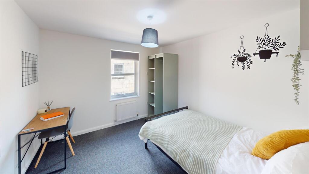 Flat-3-8-Piccadilly-Place-Bedroom-5 4.jpg