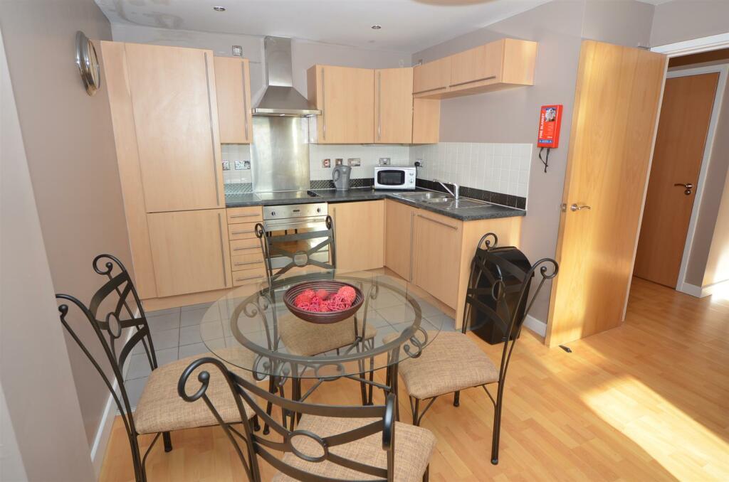 Kitchen/Dining