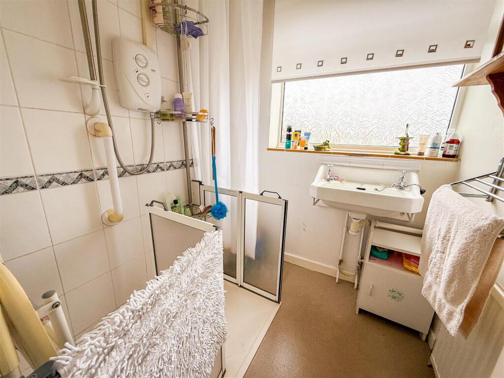 SHOWER ROOM