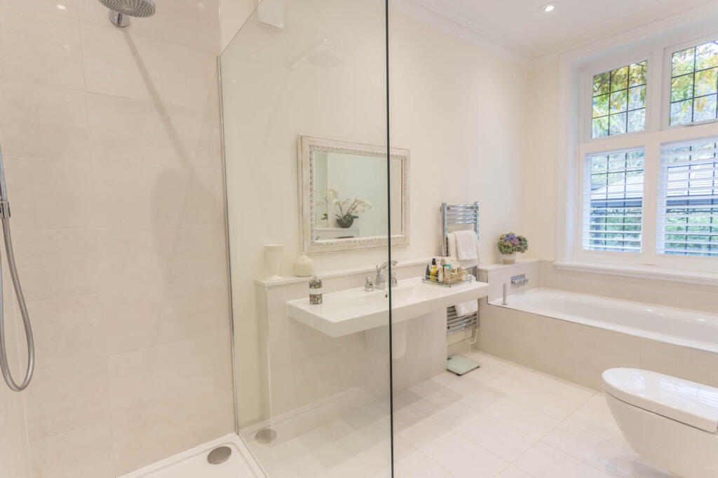 Generous En-suite