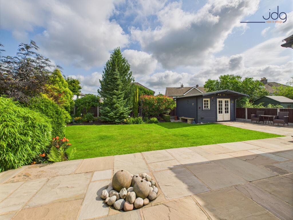 Landscaped Garden and Summer House with power