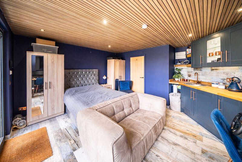 GARDEN CABIN WITH KITCHEN AREA