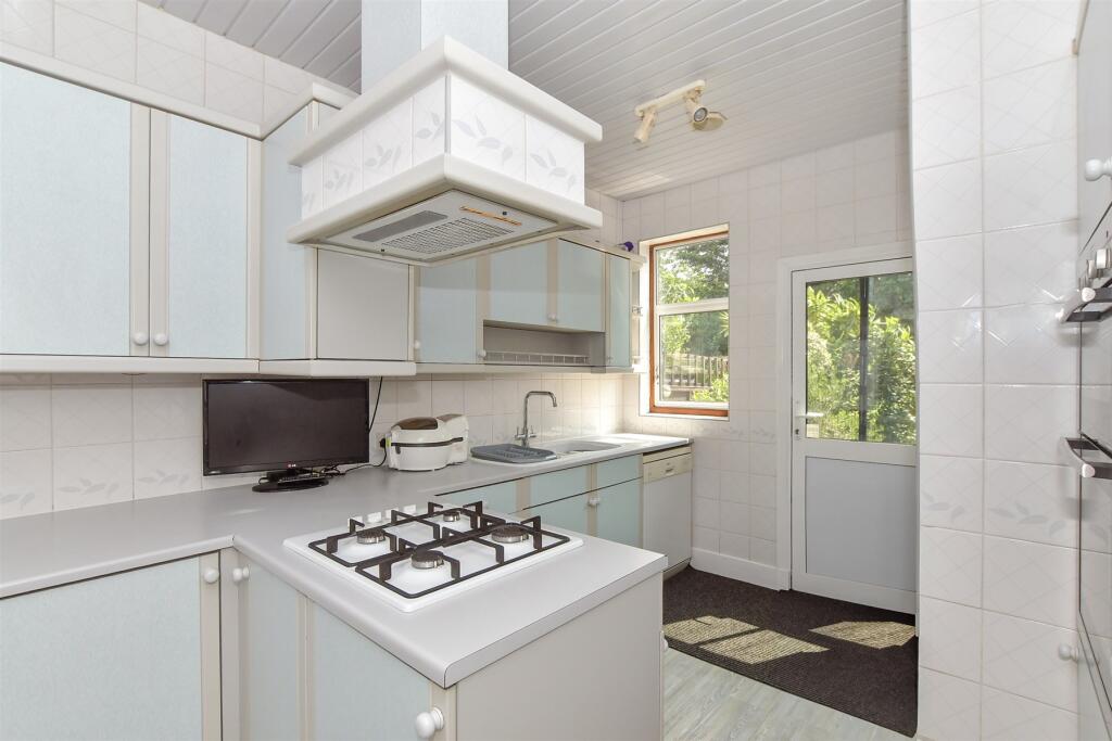 Kitchen/ Breakfast Room