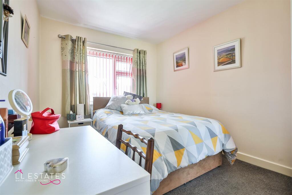 1 Roseview Crescent-16.jpg