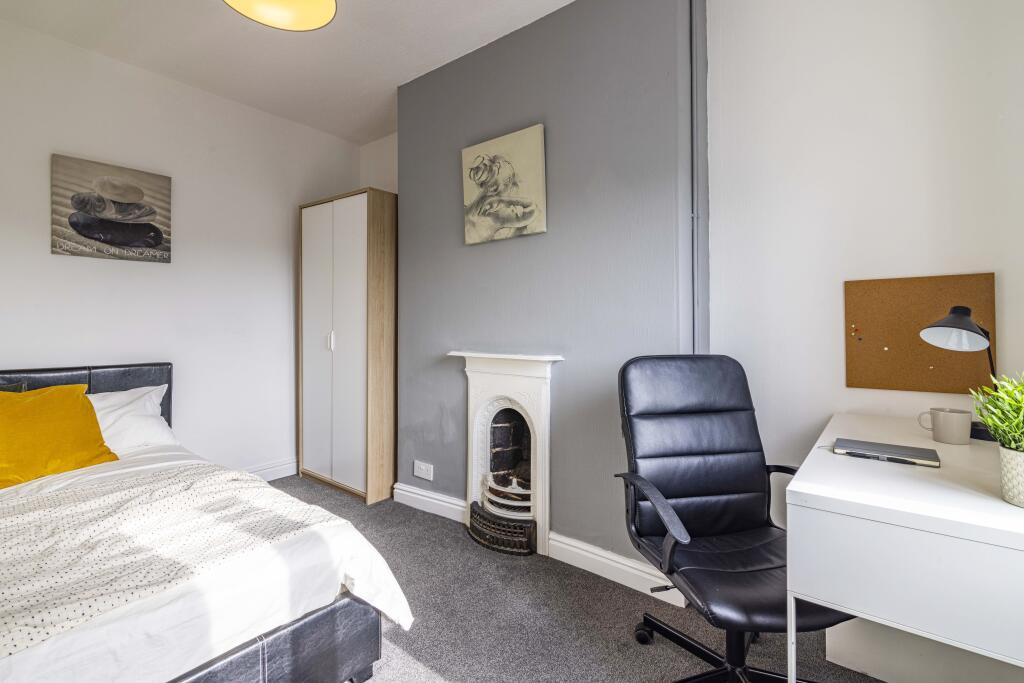 Bedroom photo 3