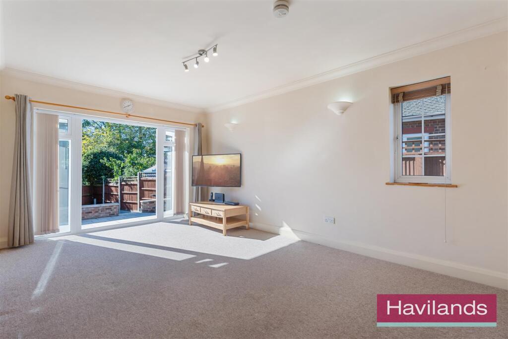 Oakwood Crescent-11.jpg