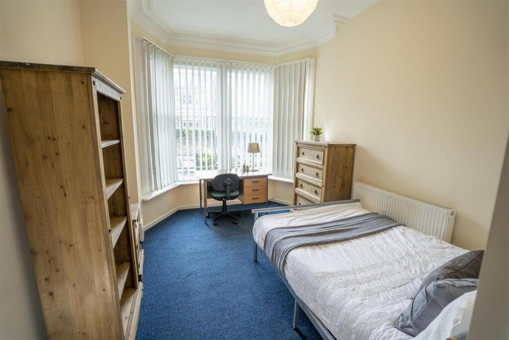 Bedroom 1.jpg