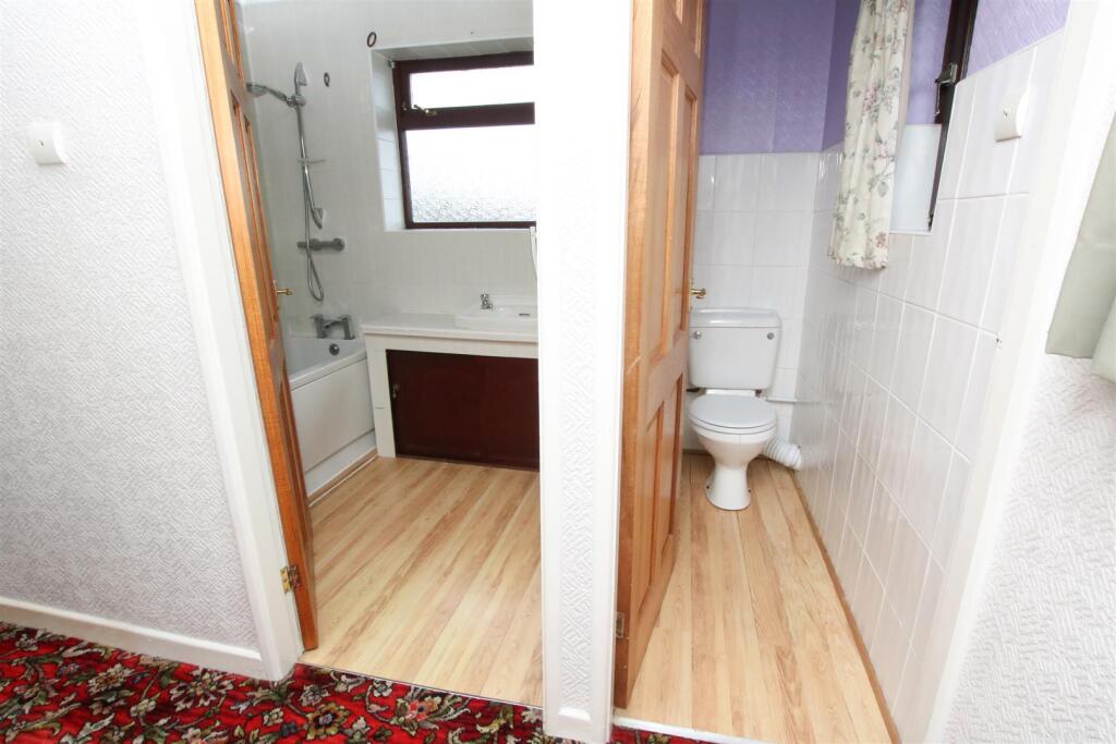 SEPARATE WC