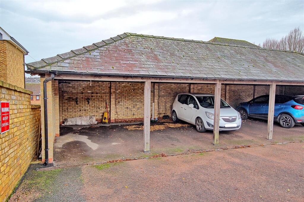 CAR PORT