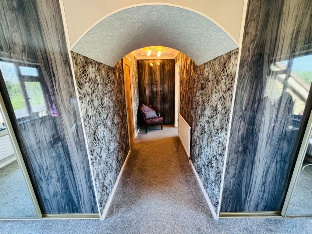 ARCH INTO EN-SUITE &amp; SAUNA