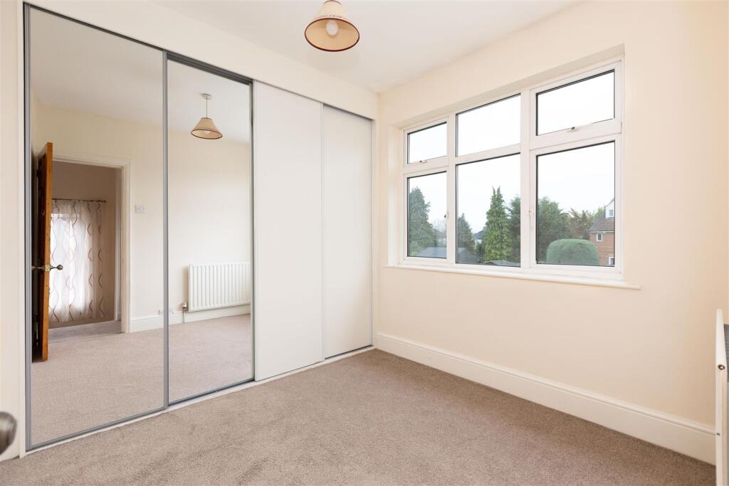 4 Holme Close-2.jpg