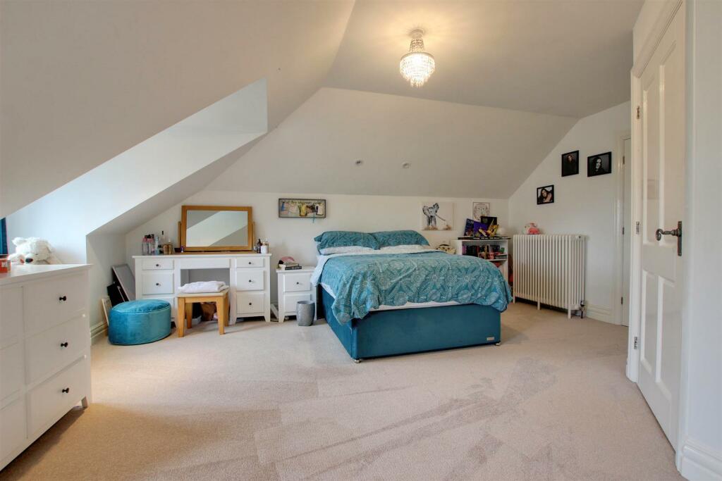 BEDROOM 2 (FRONT)