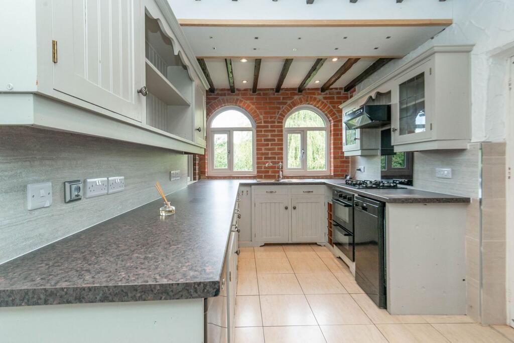 RECEPTION ROOMS AND KI