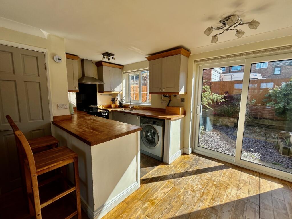 Kitchen wth Dining Area