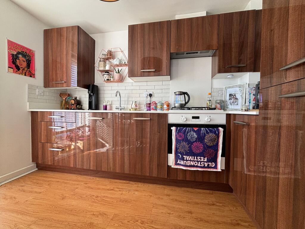 Lounge &amp; Kitchen
