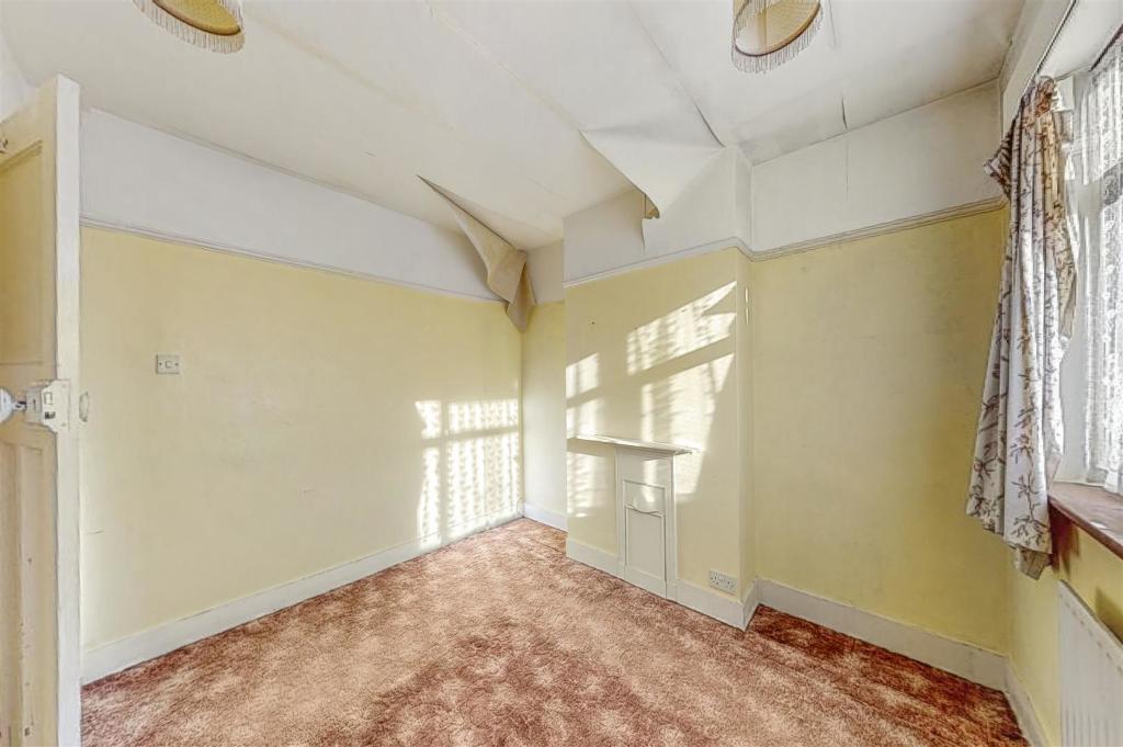 69 Weald Lane - 6zw78JZz83a0R2pjIyID.jpg