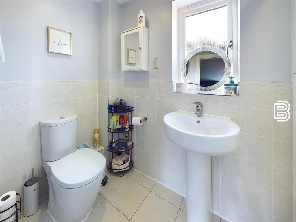Ensuite 2.jpg