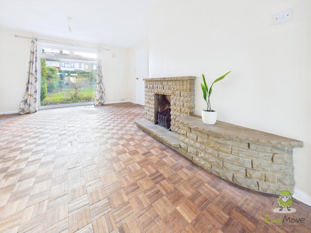 CAM01543G0-PR0168-STILL027