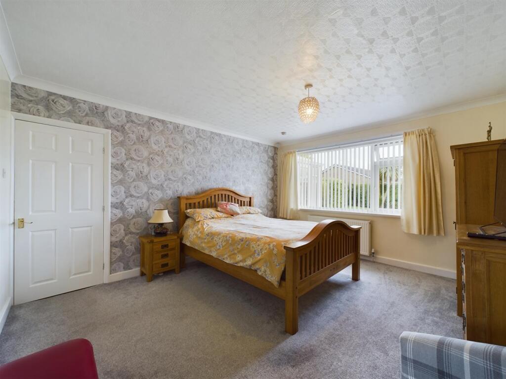 Bedroom: