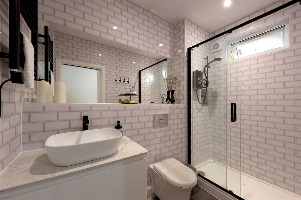 Bath/Shower Room