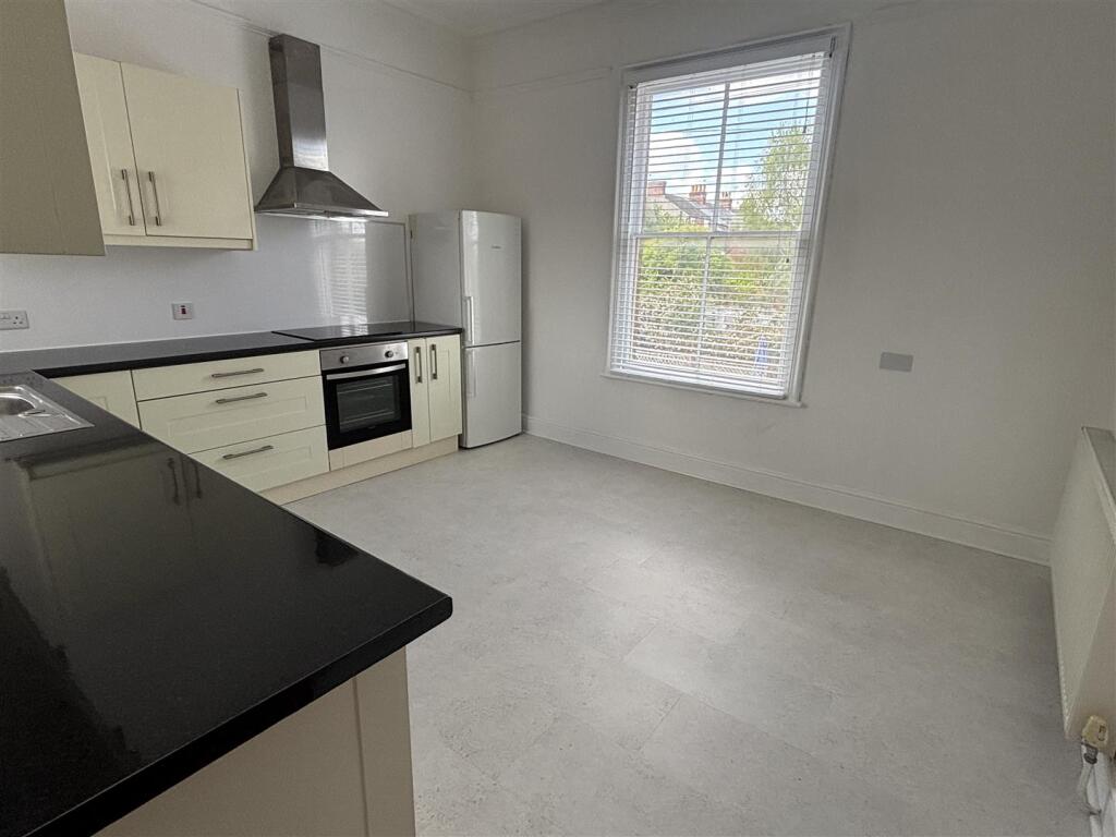 Dining kitchen