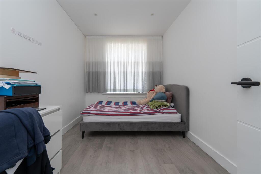 86 Coningsby Gardens_0024.jpg