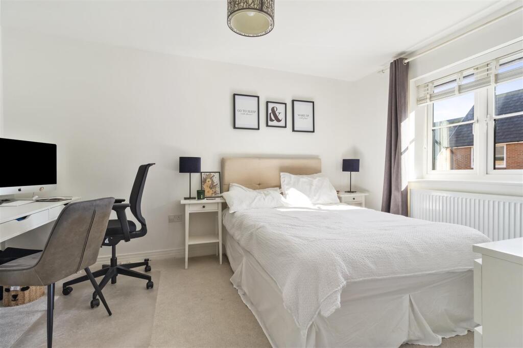 7 Acacia Avenue_008.JPG