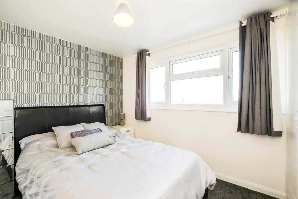 10, Priory Close-2.jpg