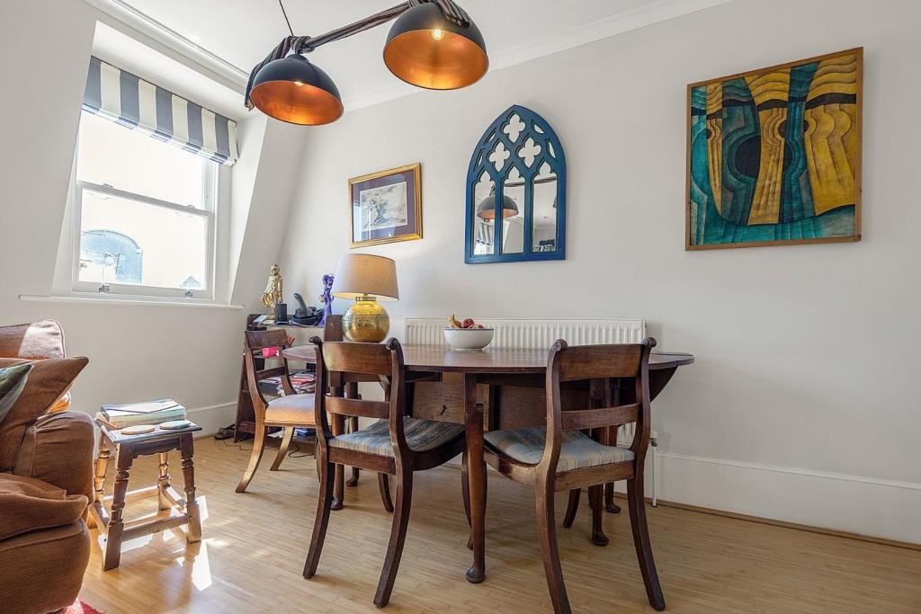 Dining Area.jpg