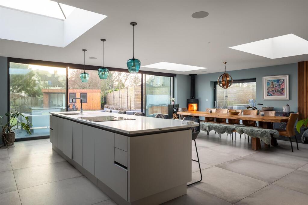 21 - 1 Holm Oaks - GL7 2RQ - Web.jpg