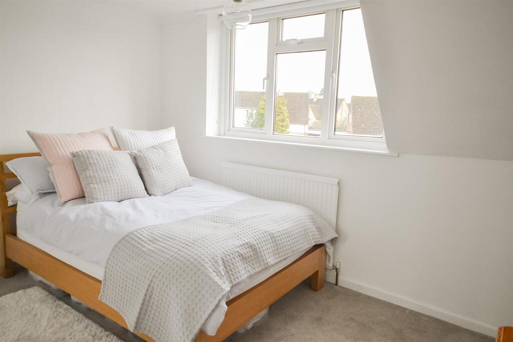 Bedroom 2.JPG