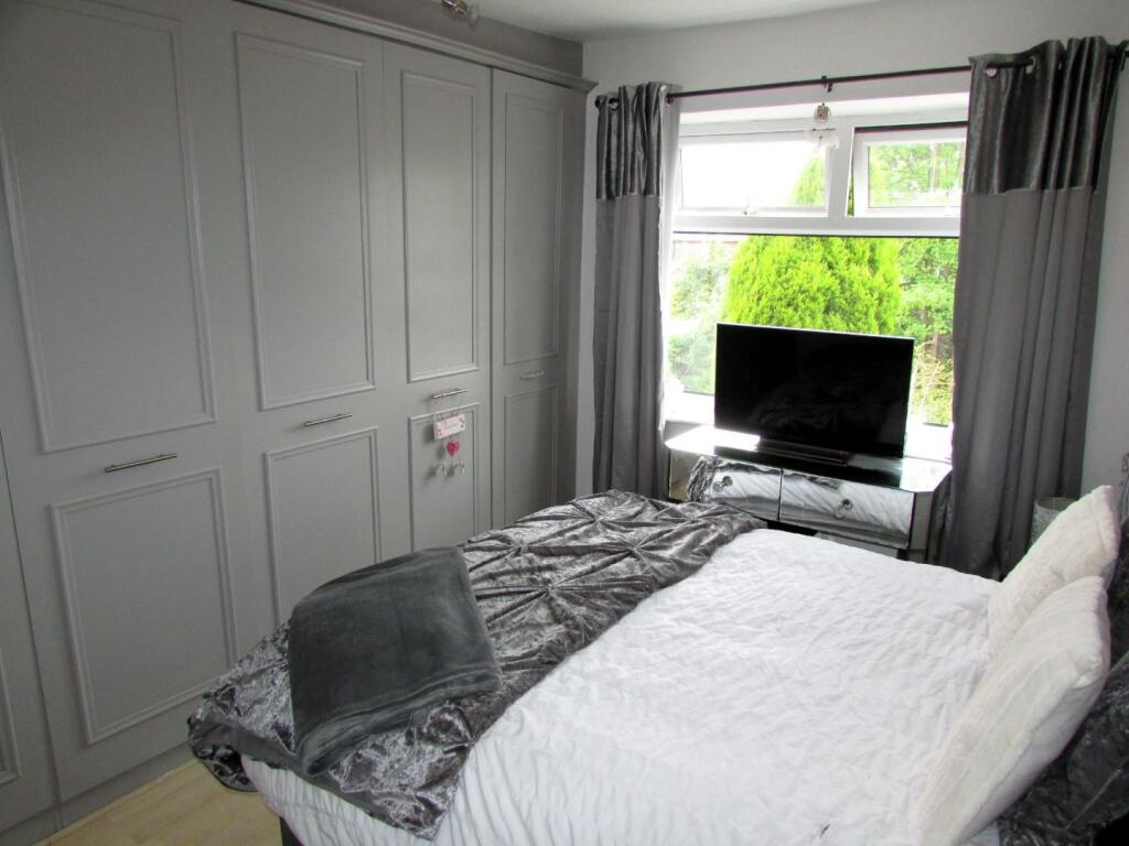 CliftonSt42bed2.JPG