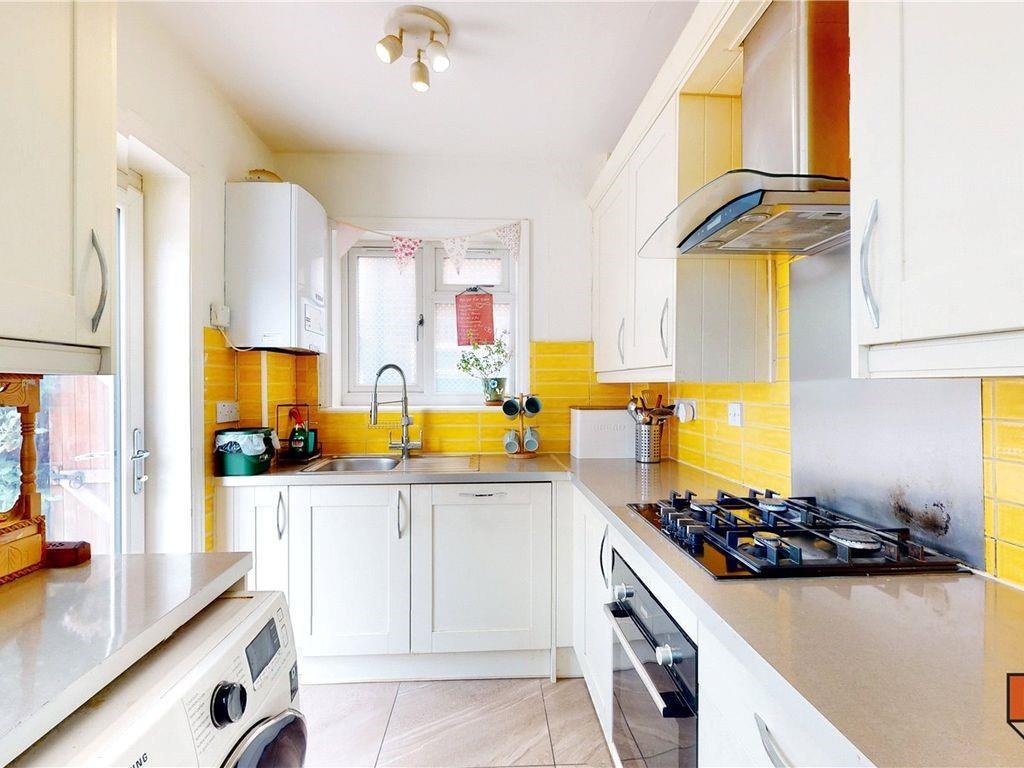 Kitchen 1.jpg
