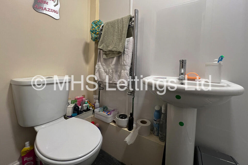 Bedroom4-bathroom...