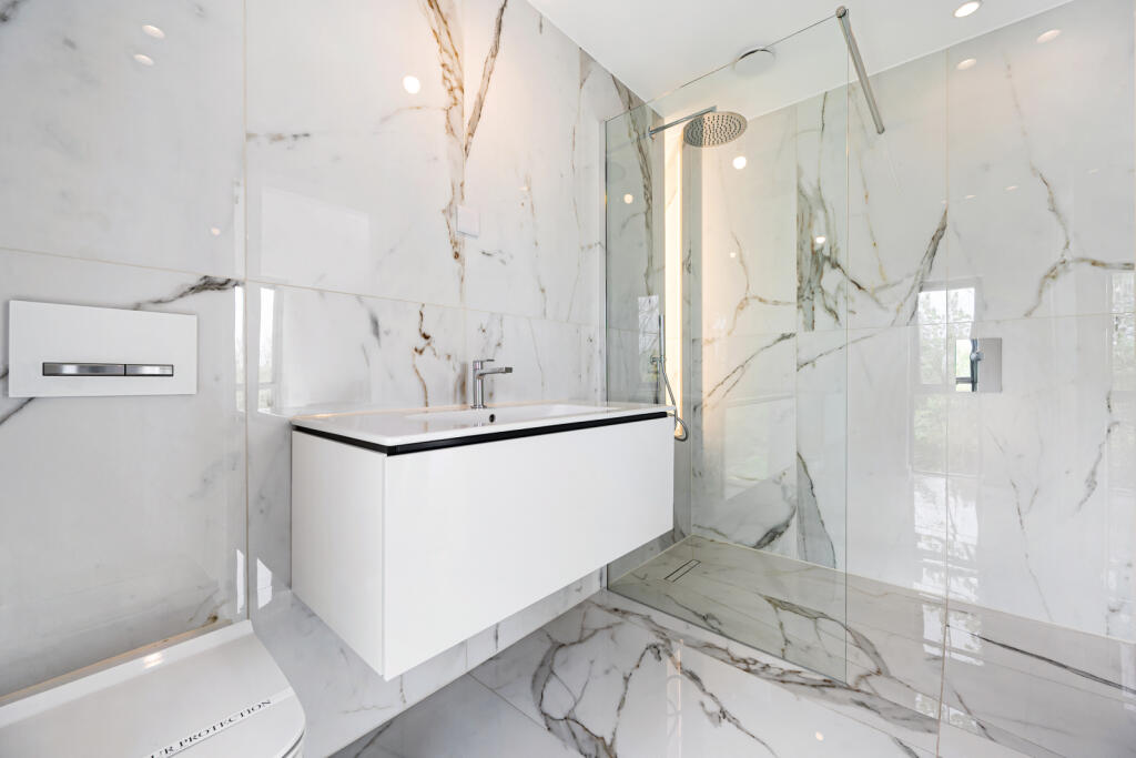 Show Home En Suite
