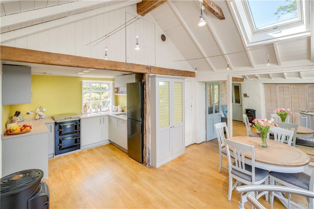 Kitchen/Dining Area