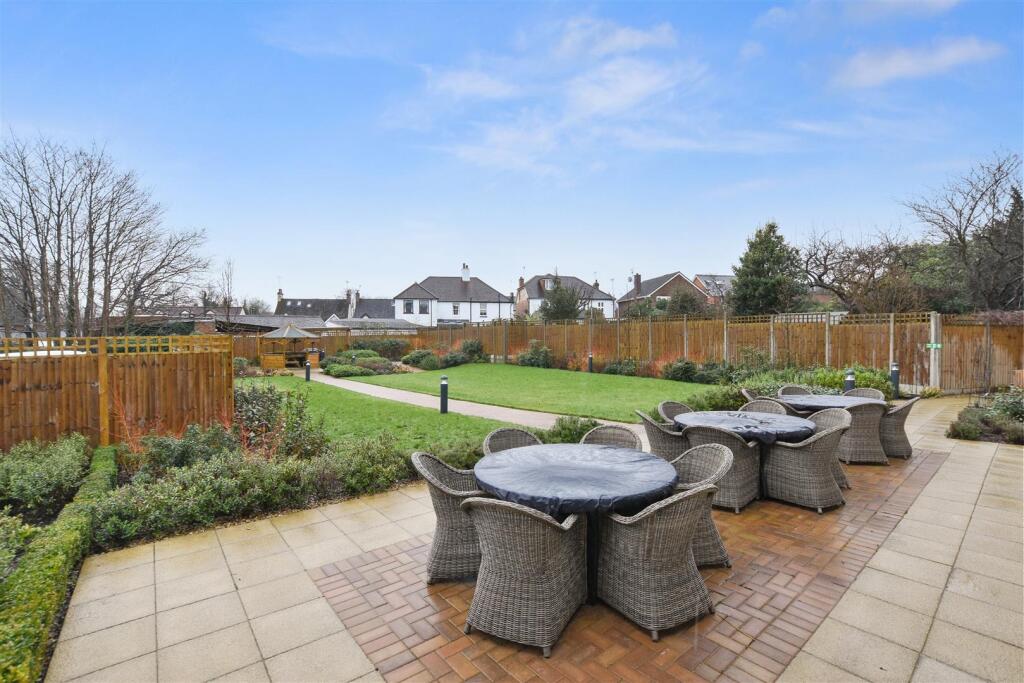 Communal Patio area - gardens.jpg